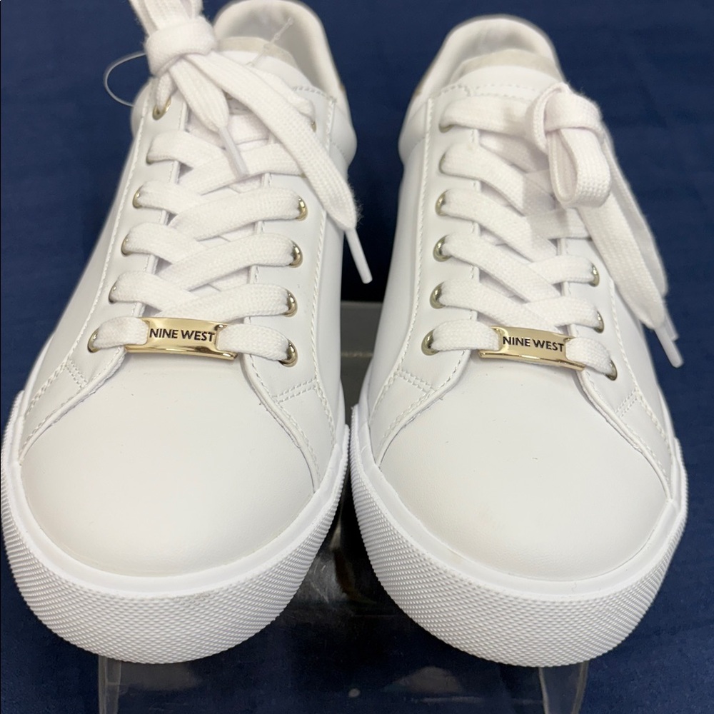 NEW Nine West Women's Classic White Sneakers size 9 lace up shoes - Picture 7 of 9